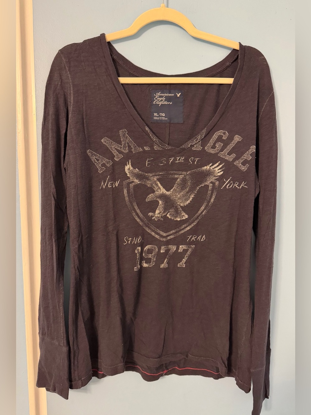 Vintage American Eagle Outfitters Women’s Navy Long Sleeve V-Neck Graphic Tee